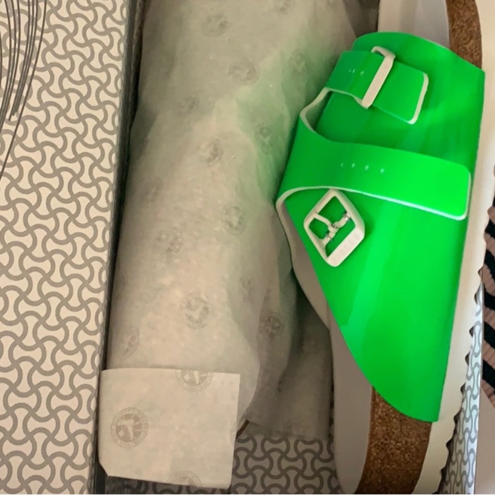 New- Men’s neon green Size 44 Birkenstock sandal - Picture 7 of 7